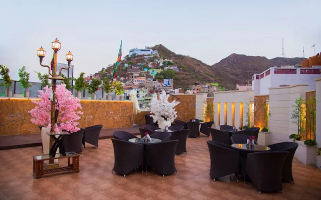 Hotel Jannat And Restaurant