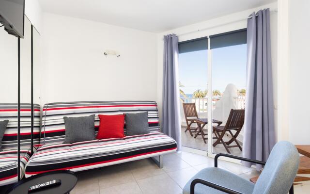 Home2Book Triplex Disco Beach Las Américas, Terrace
