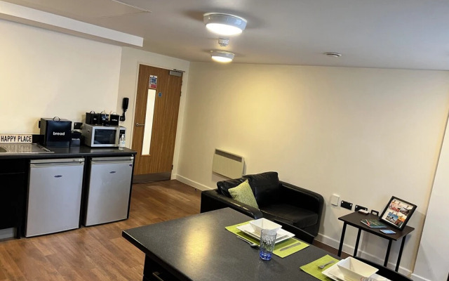 4 Bed Apartment @ Astor House by Pureserviced
