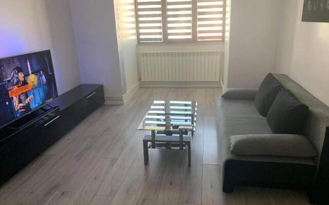 White & Silver Luxury Suite Craiova