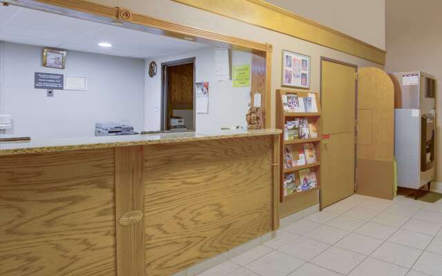 Super 8 by Wyndham Worthington Minnesota