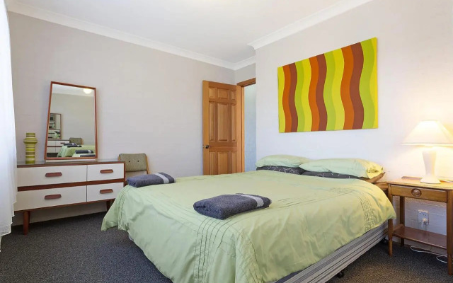 Pacific Pines Unit 6