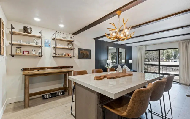 Luxurious 2 Bedroom Base Camp Condo - Steps From Kirkwood Village 2 Condo by Redawning - фото 5