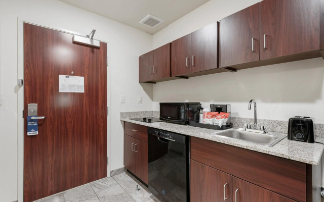 Cobblestone Hotel & Suites - Urbana