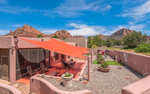 Indian Cliffs Rd Beautiful Redrock Views 3 Bedroom Home by RedAwning