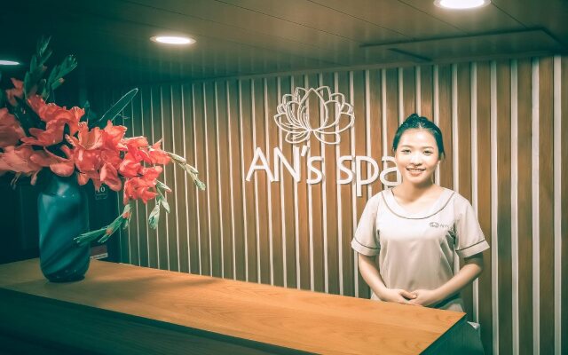 Happy Life Grand Hotel & Sky Bar