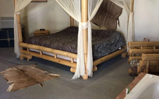 Wildwood Inn Tropical Dome & Theme Suites