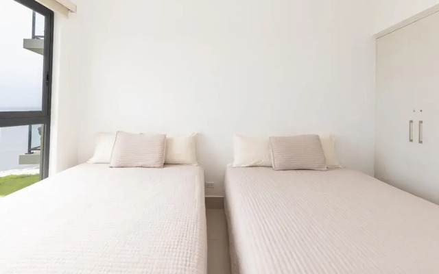 Ourfriends Condo by Acomodo