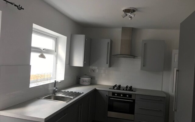 Diana House - Great Location