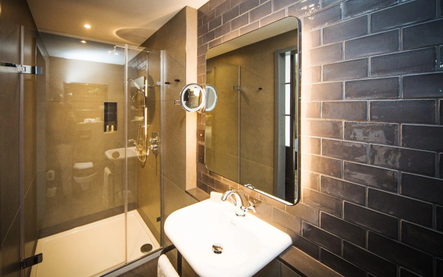 Clayton Hotel City of London