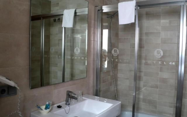 Hotel 44