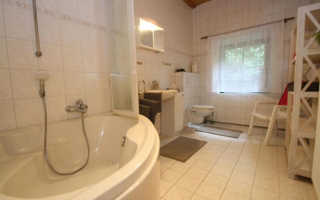 Semi detached house, Glave