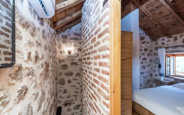 Cozy Holiday Home With Garden in Starigrad
