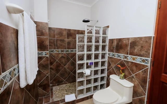 Great 3rd Floor Condo in Seaside Community