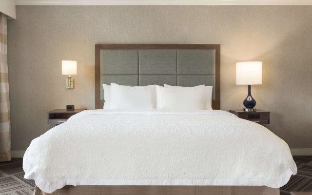 Hampton Inn & Suites Manchester-Bedford
