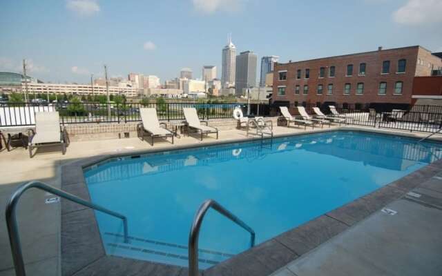 Mid-Century Modern 2BR Apt with VIews