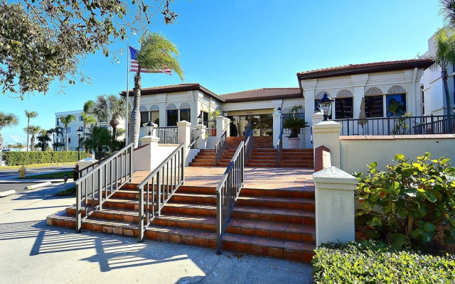 Land's End 303 building 10 All new Fully Updated Bright Granite