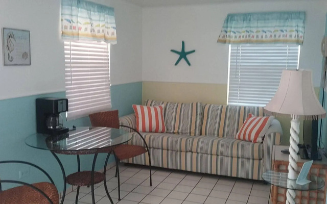 Tropical Bay Inn Motel