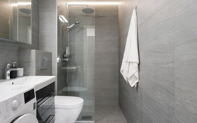Modern 1BR Apartment with Balcony