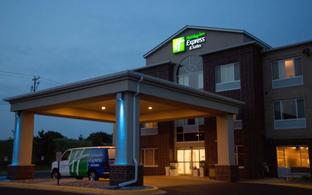 Holiday Inn Express Hotel & Suites Chanhassen, an IHG Hotel