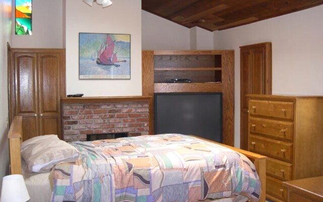 Alvarado Place 68105 by RedAwning