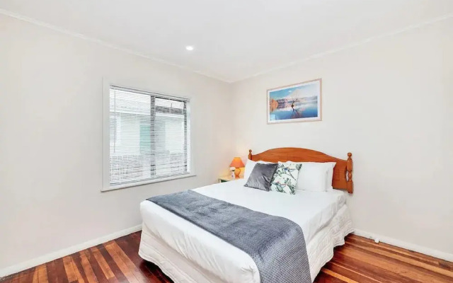 Kiwi Holiday Home near Airport