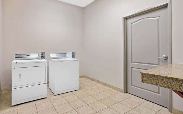 La Quinta Inn & Suites by Wyndham Fairfield TX