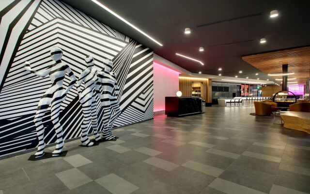 The Rose Hotel Chicago O’Hare, Tapestry Collection by Hilton