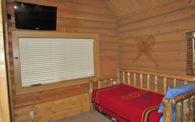 080 - Moonshadows Log Cabin