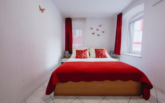 Apartment and Room Old Town