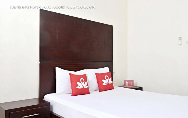 ZEN Rooms Kuningan Tiong