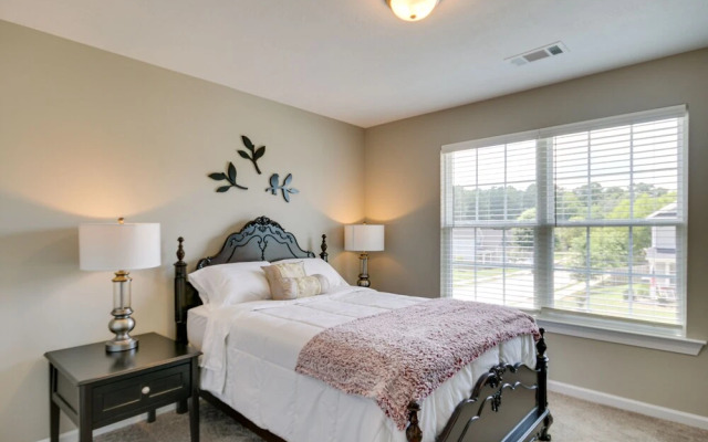 Quaint Grovetown Getaway w/ Private Hot Tub!