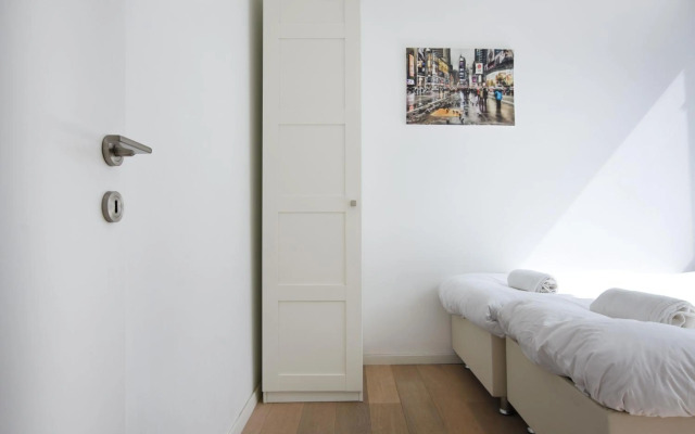 Light Ivory by HolyGuest