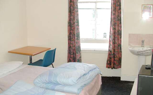 Central Hotel - Hostel