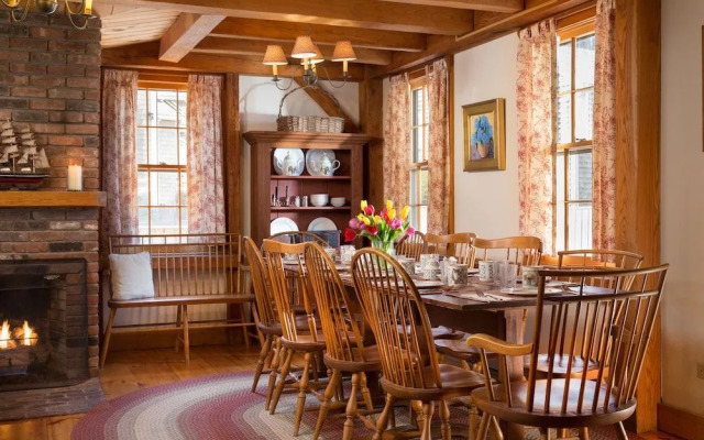 Seven Sea Street Inn