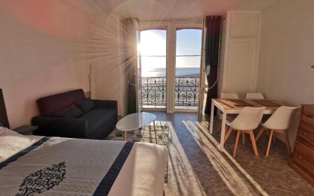 Grand Studio Face a la Mer