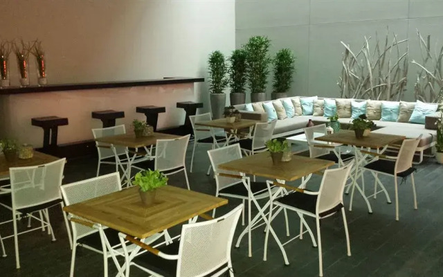 A Suites Airport