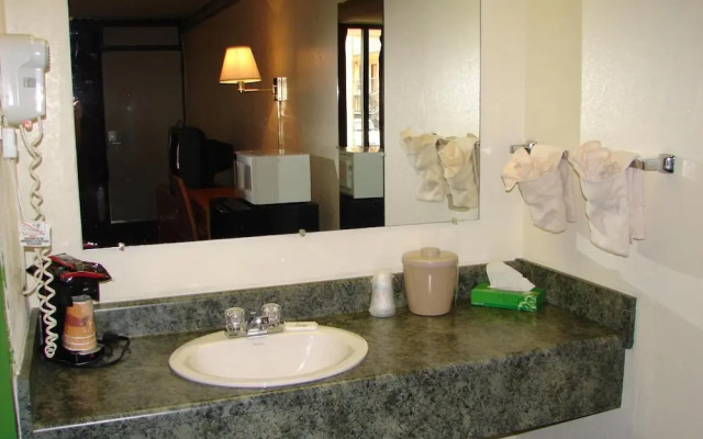 Columbus Inn & Suites