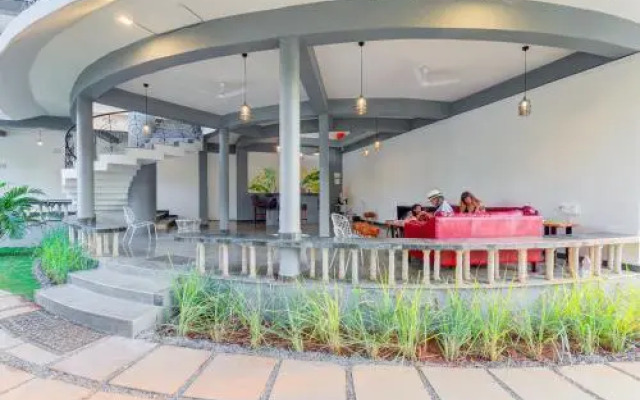 Woke Hostel - Morjim