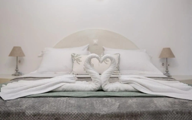 Sun Angelos Oia - Luxury Cave Suites