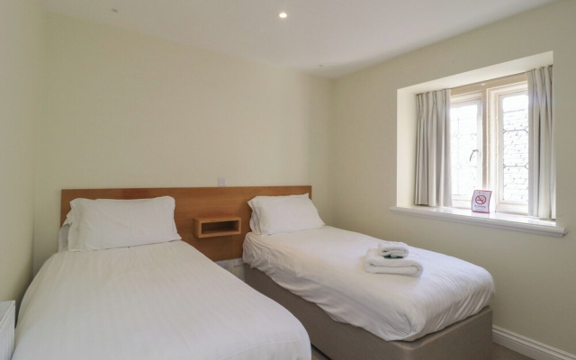 Harcombe House Rooms - First Floor Twin