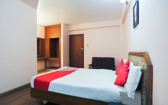 OYO 48910 Hotel Blue Bird