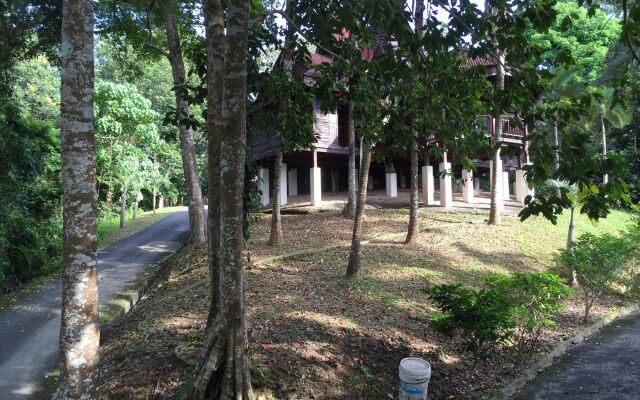 Kampung Tok Senik Resort