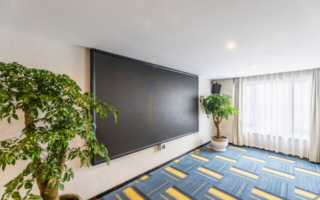 Berman Hotel (Guiyang southwest Trade City Jinyang bus station store)