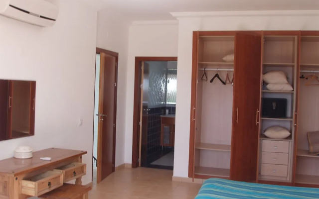 Villa Castelos, Quelfes, Eastern Algarve 8700-581