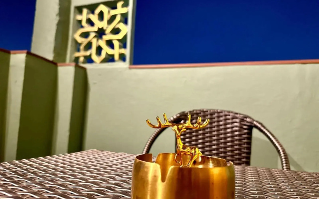 Elegant studio with private entrance with full services
