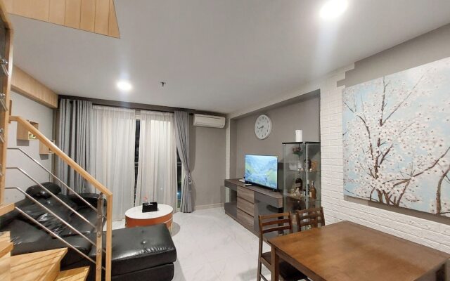 Good And Homey 2Br Loft At Grand Jati Junction Apartment