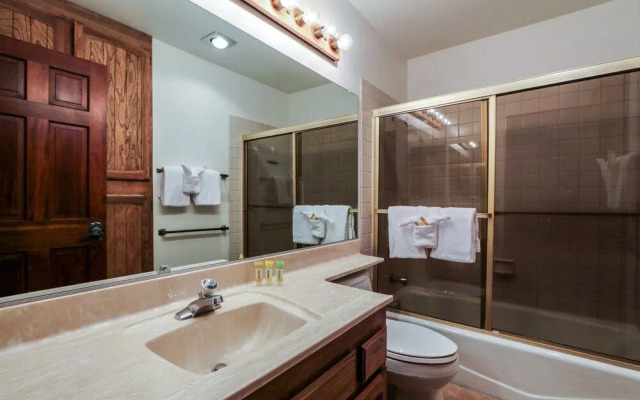 Woodlands #33 3 Bedroom Condo by RedAwning