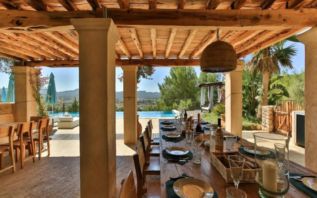 Cozy Holiday Home With Outdoor Cinema