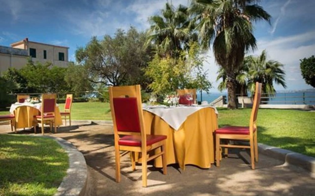 Vesuvian Inn